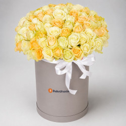 Композиция из 101 бело-кремовой розы в коробке