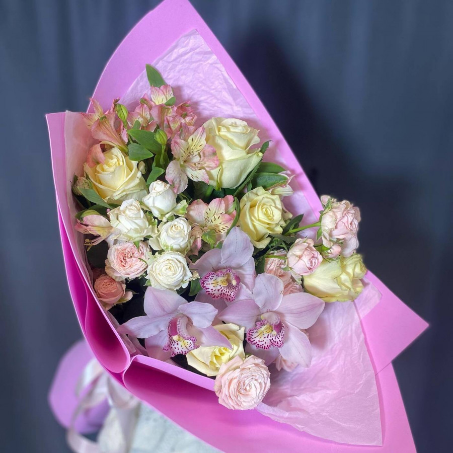 Букет из белых роз и орхидей - фото 2